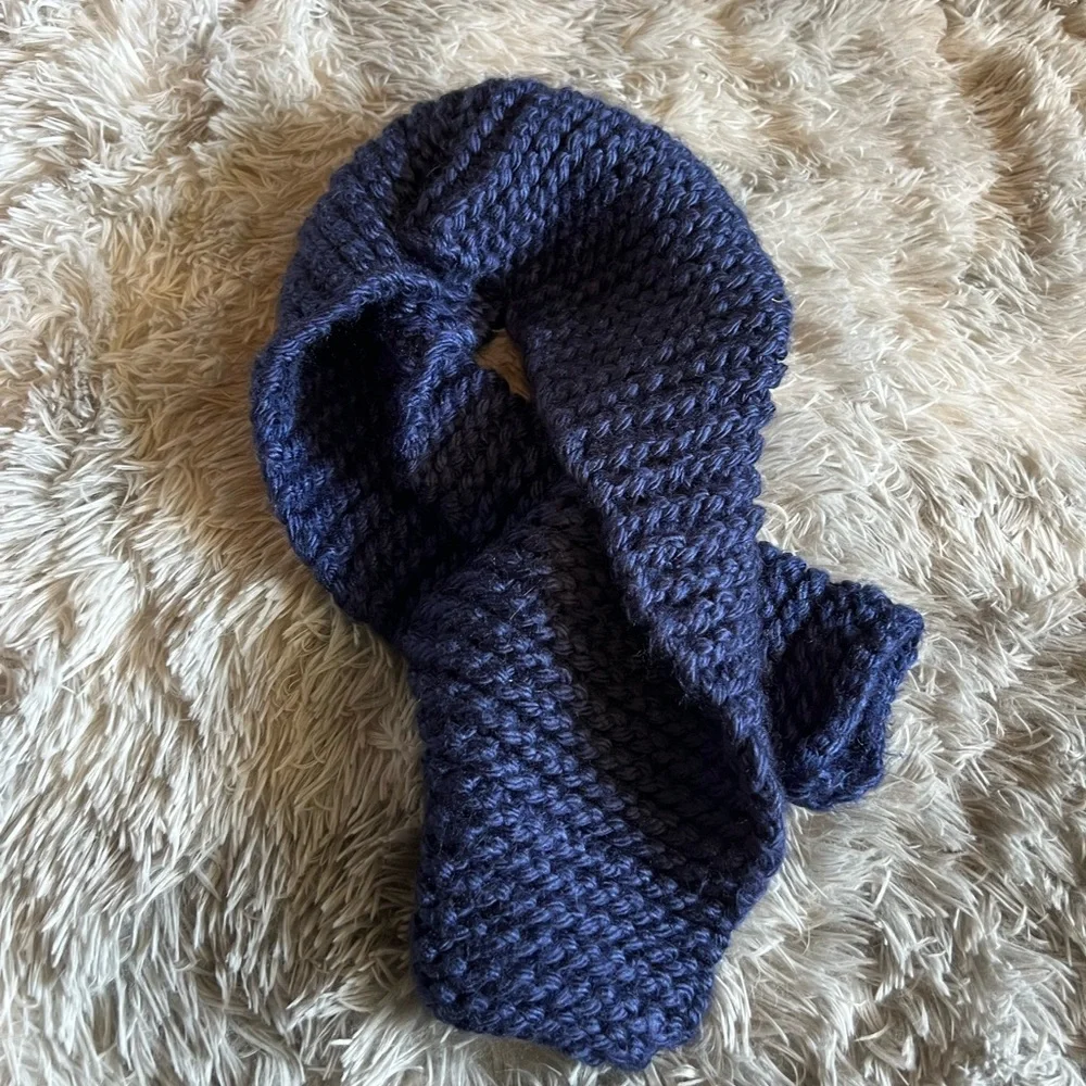 New handmade thick and‎ warm crochet scarf